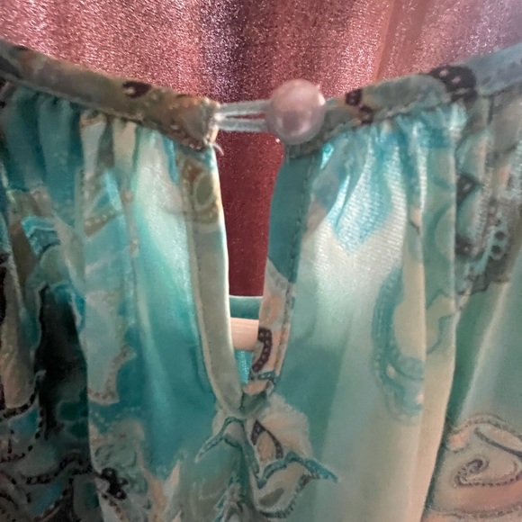 WOMANS SMALL DRESSY TOP - Picture 6 of 7